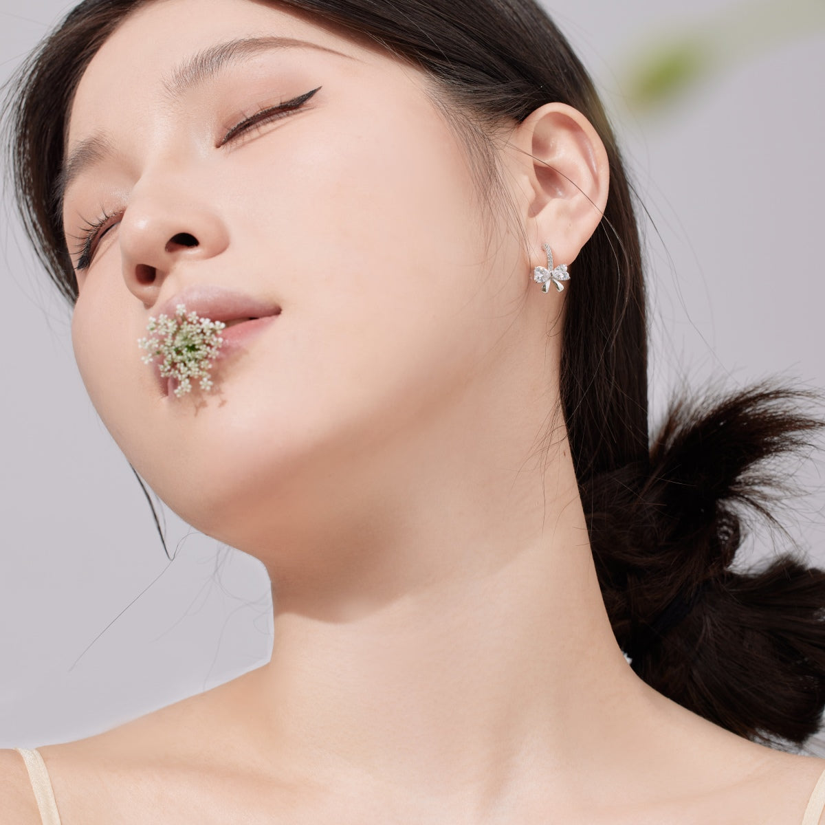 [Olivia Jewelry]Exquisite Earrings With Heart-Shaped Bow Design