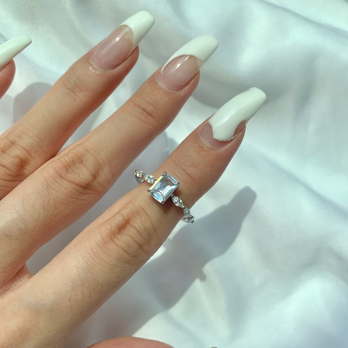 [Olivia Jewelry]1.0 Carat Dainty Resplendent Radiant Cut Daily Ring