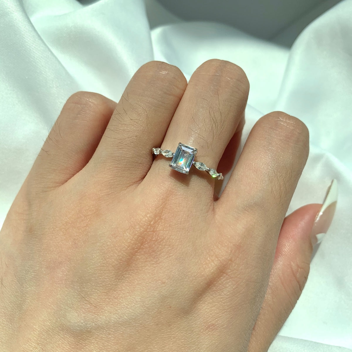 [Olivia Jewelry]1.0 Carat Dainty Resplendent Radiant Cut Daily Ring