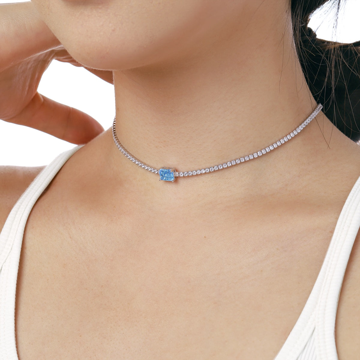 [Olivia Jewelry]2.0 carat Ornate Emerald Cut Necklace