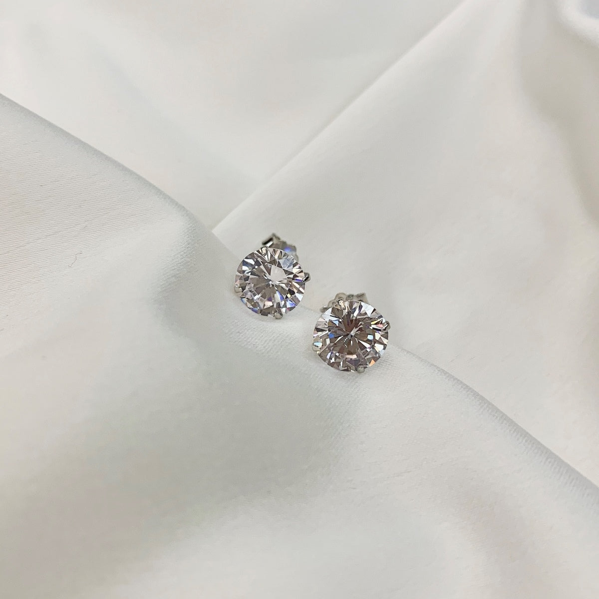 [Olivia Jewelry]Stylish Shiny Round Center Stone Stud Earrings