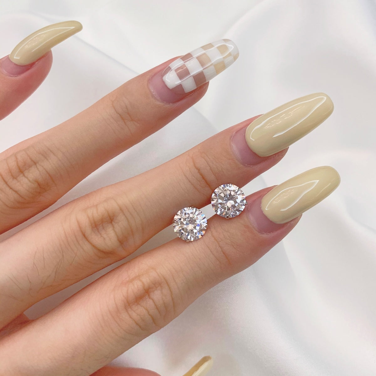 [Olivia Jewelry]Stylish Shiny Round Center Stone Stud Earrings