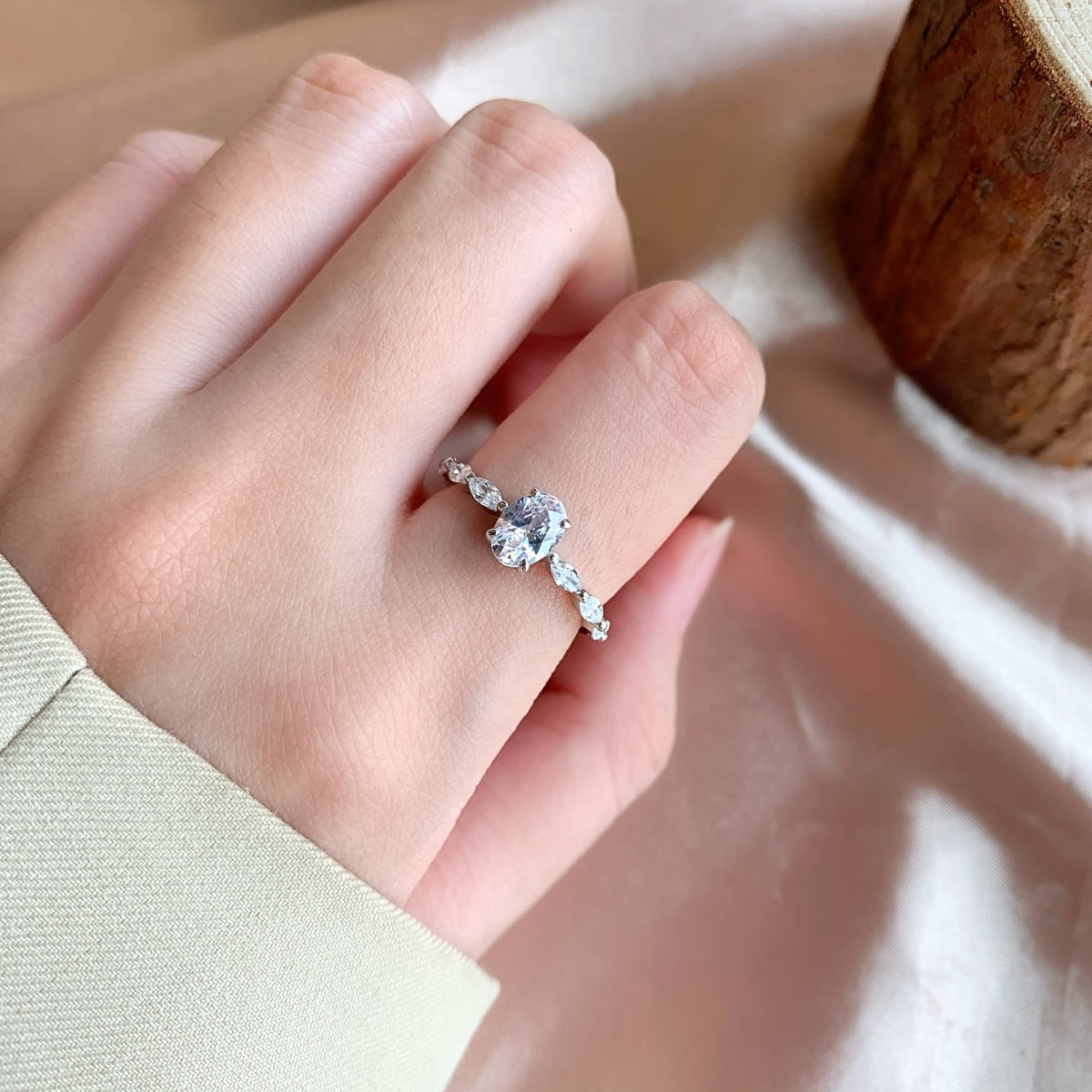 [Olivia Jewelry]0.75 Carat Luxurious Vibrant Elongated Cushion Cut Daily Ring