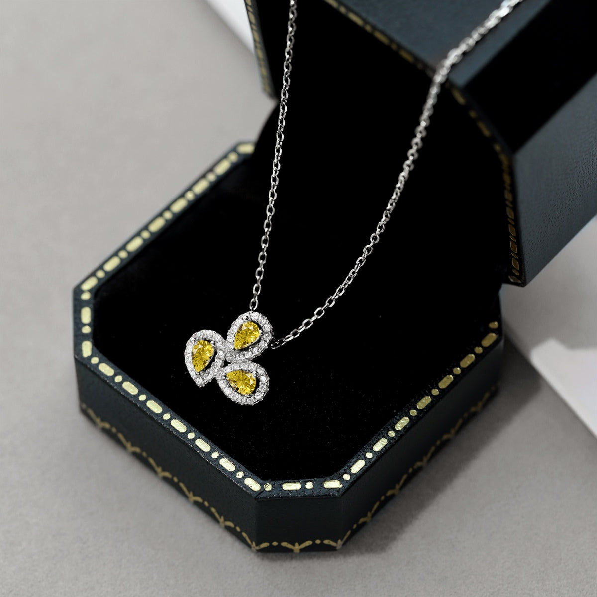 [Olivia Jewelry]Elegant Flower Shape Pear Cut Necklace