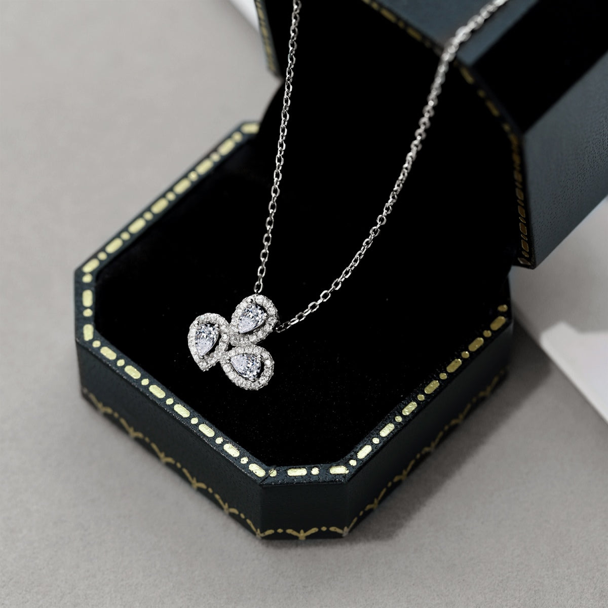 [Olivia Jewelry]Elegant Flower Shape Pear Cut Necklace