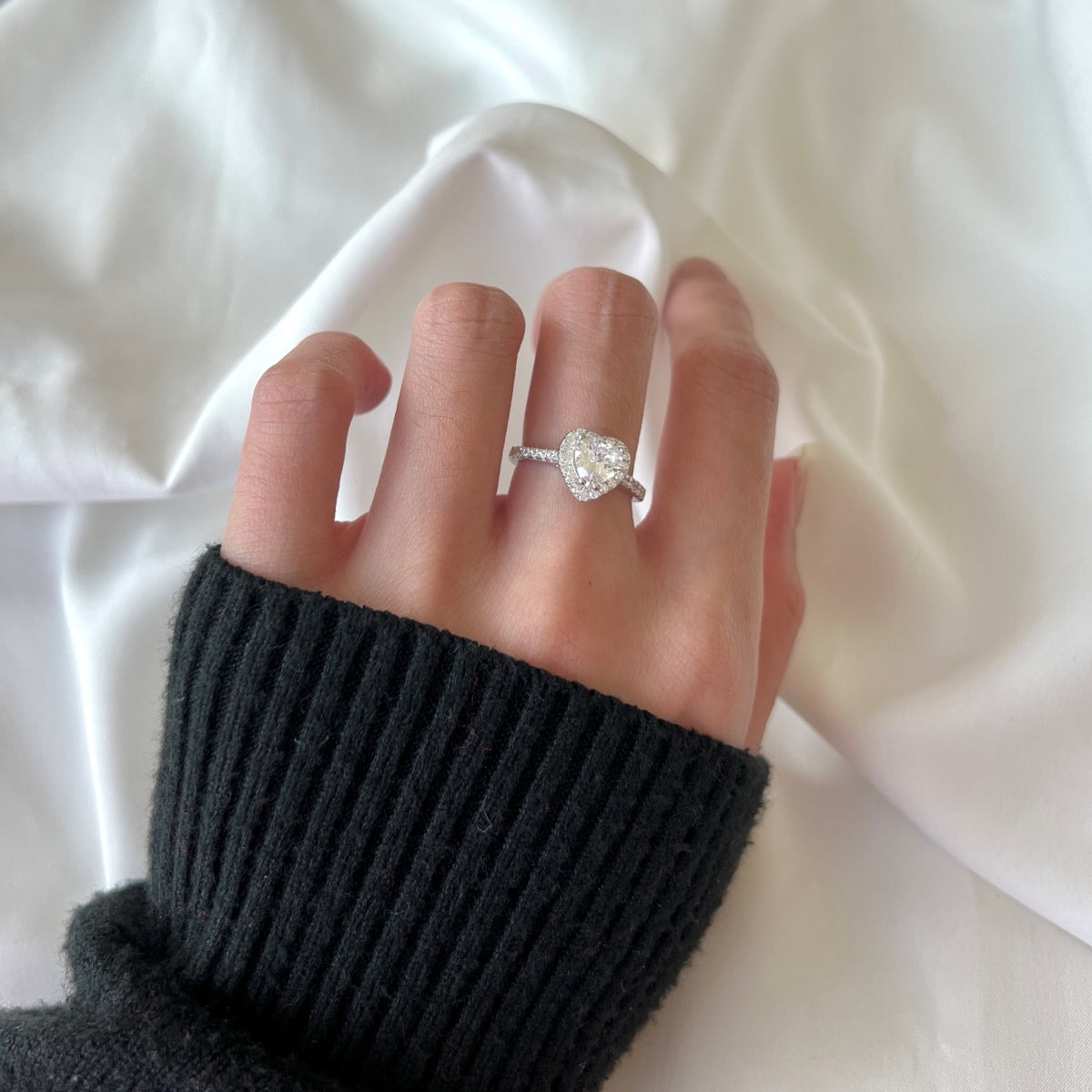 [Olivia Jewelry]Eternity Splashy Romantic Heart Shape Lover Ring