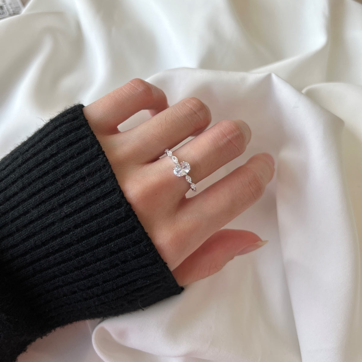 [Olivia Jewelry]0.75 Carat Luxurious Vibrant Elongated Cushion Cut Daily Ring