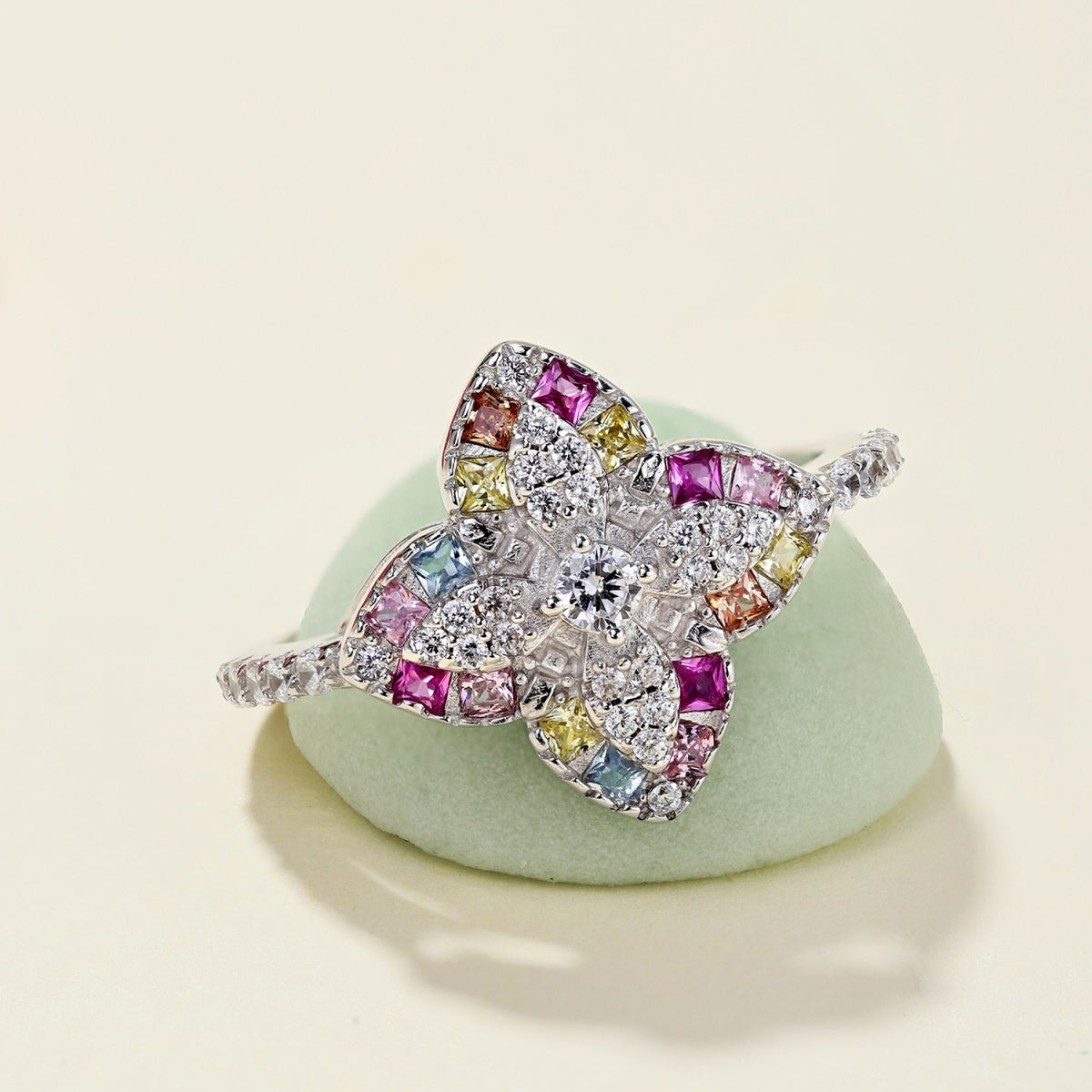 [Olivia Jewelry]Luxurious Colorful Flower Shape Banquet Ring