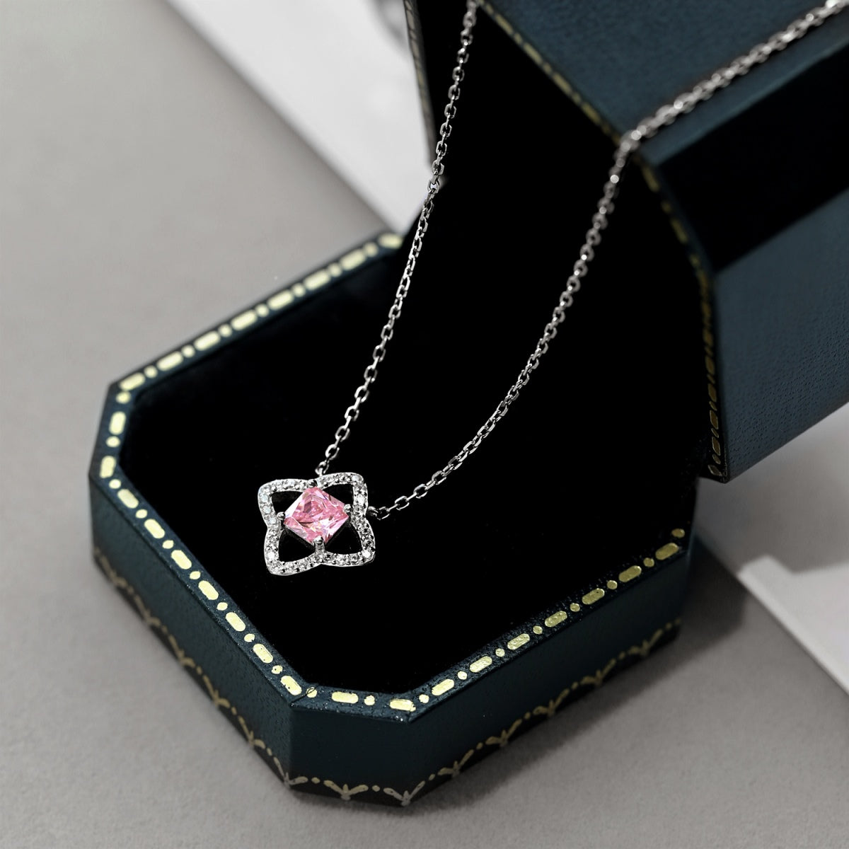 [Olivia Jewelry]Exquisite Flower Shape Princess Cut Necklace