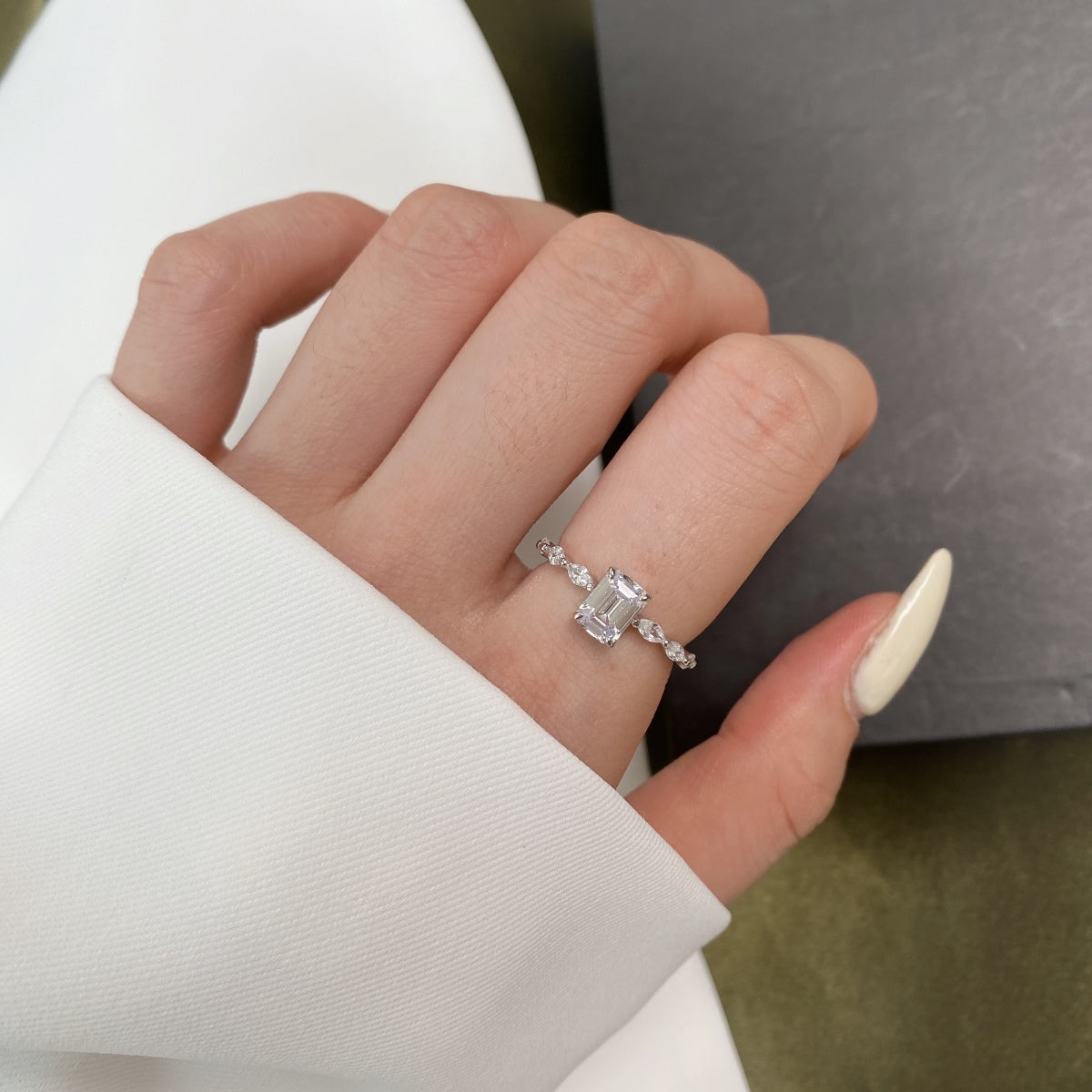 [Olivia Jewelry]1.0 Carat Dainty Resplendent Radiant Cut Daily Ring