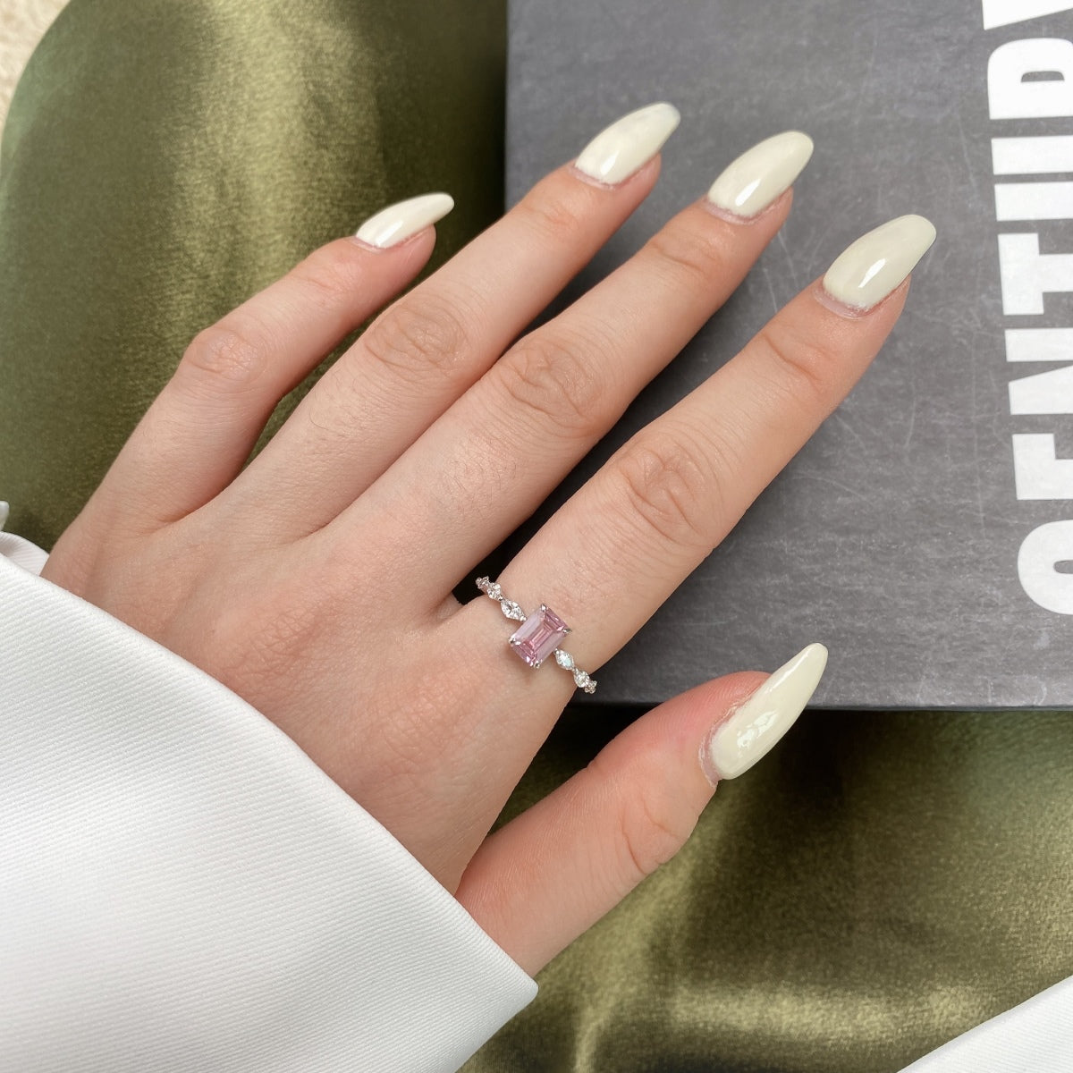 [Olivia Jewelry]1.0 Carat Dainty Resplendent Radiant Cut Daily Ring