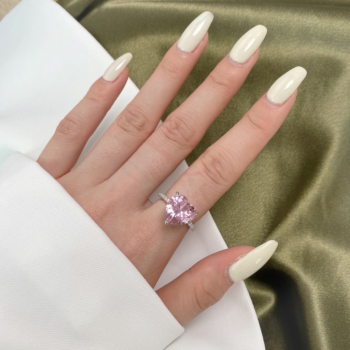 [Olivia Jewelry]6.0 Carat Luxurious Sparkling Romantic Heart Cut Lover Ring