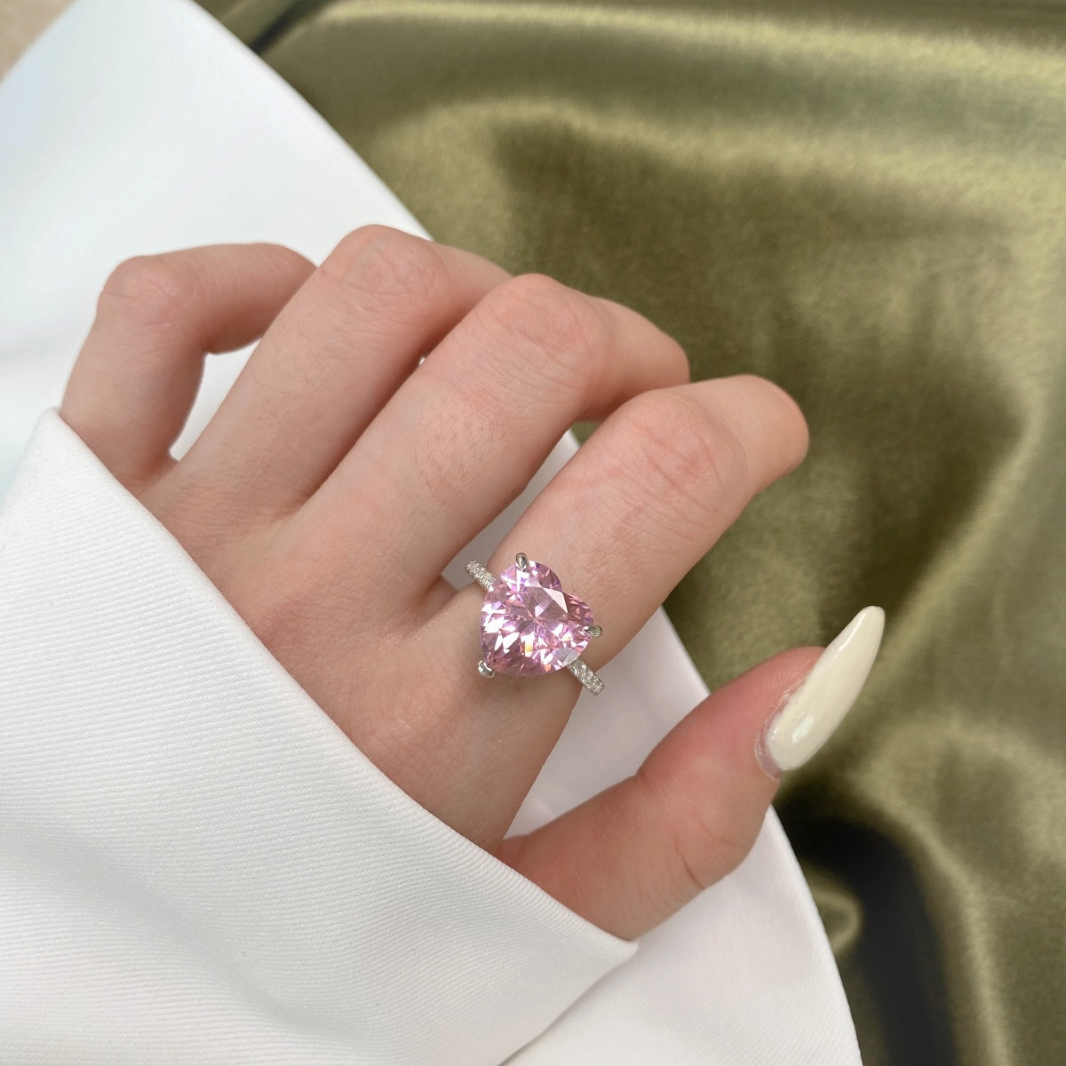 [Olivia Jewelry]6.0 Carat Luxurious Sparkling Romantic Heart Cut Lover Ring