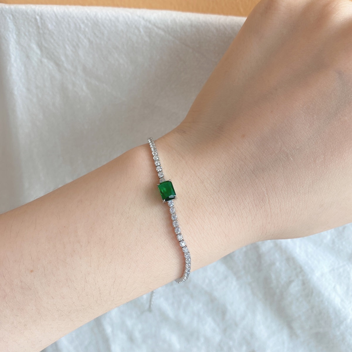 [Olivia Jewelry]1.0 Carat Unique Emerald Cut Banquet Bracelet