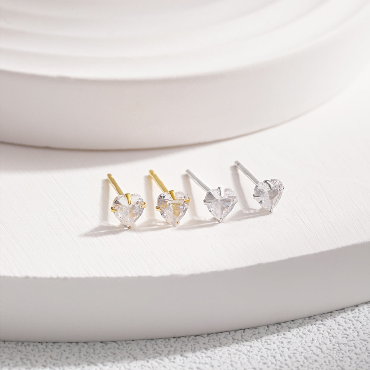 [Olivia Jewelry]Sparkling Heart Shaped Simple Earrings