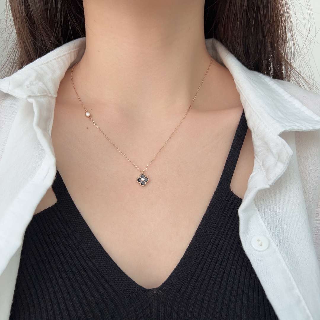 [Olivia Jewelry]Delicate Flower Shape Necklace