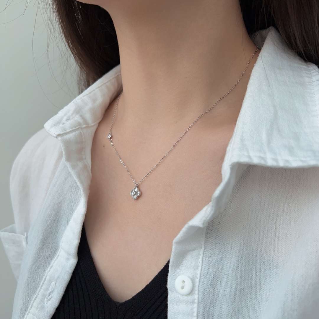 [Olivia Jewelry]Delicate Flower Shape Necklace