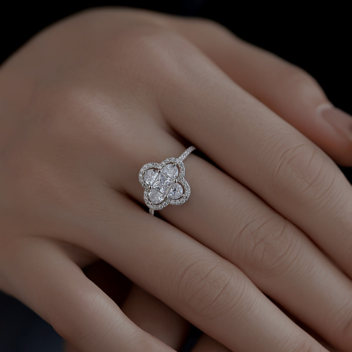 [Olivia Jewelry]Luxurious Eternity Flower Shape Banquet Ring