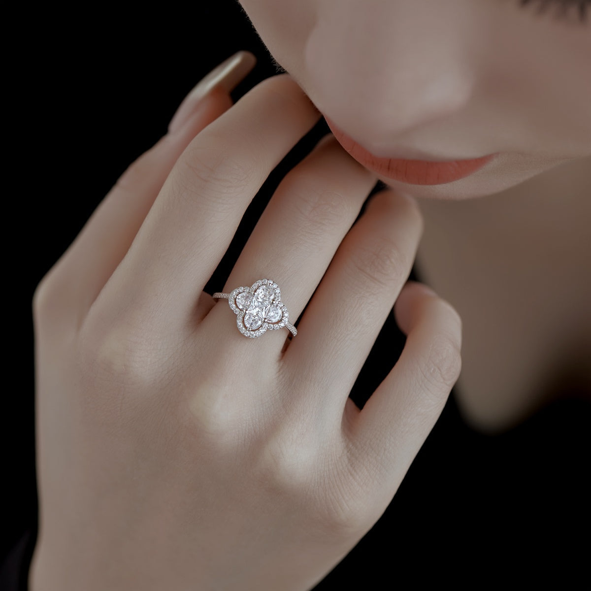 [Olivia Jewelry]Luxurious Eternity Flower Shape Banquet Ring