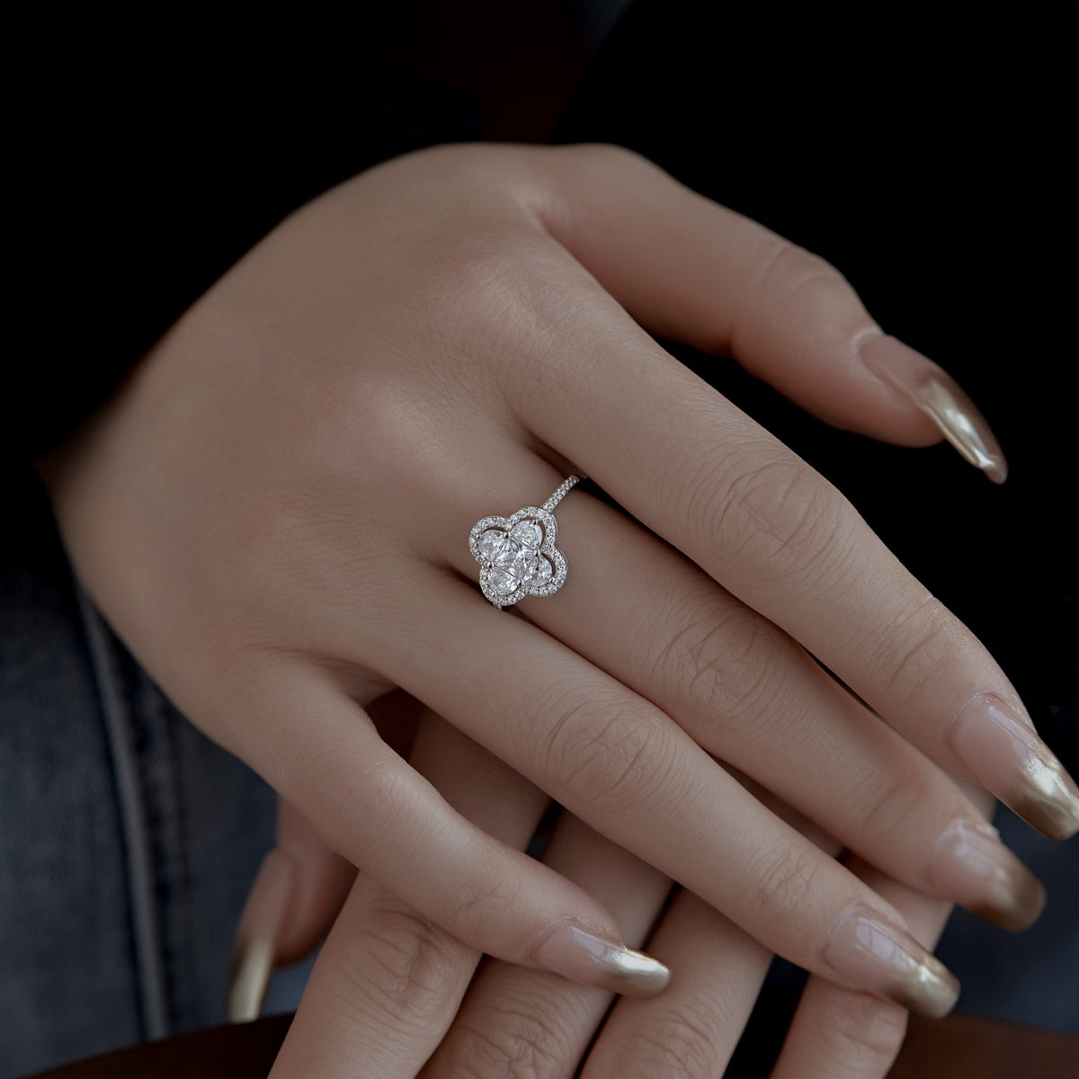 [Olivia Jewelry]Luxurious Eternity Flower Shape Banquet Ring