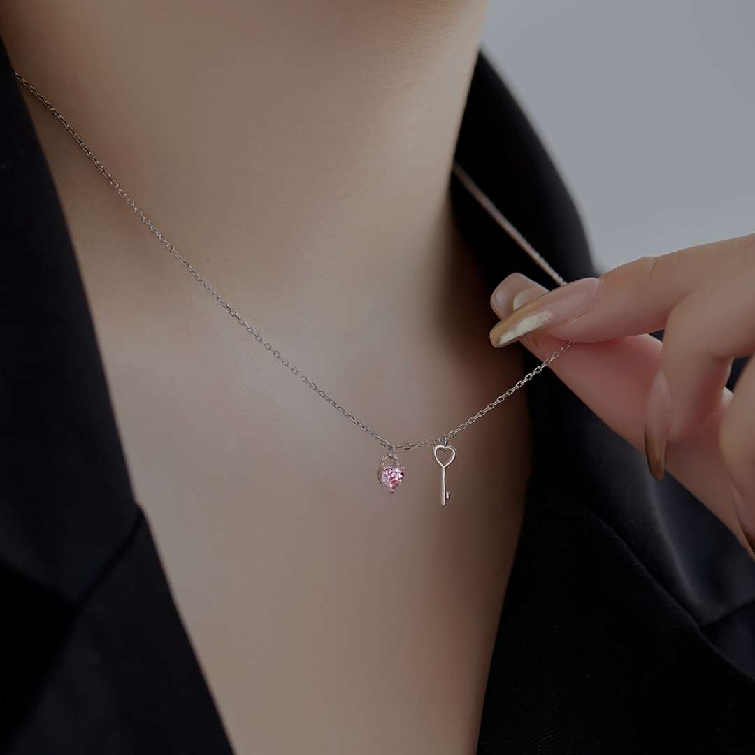 [Olivia Jewelry]Unique Heart Shape Key Pendent Necklace