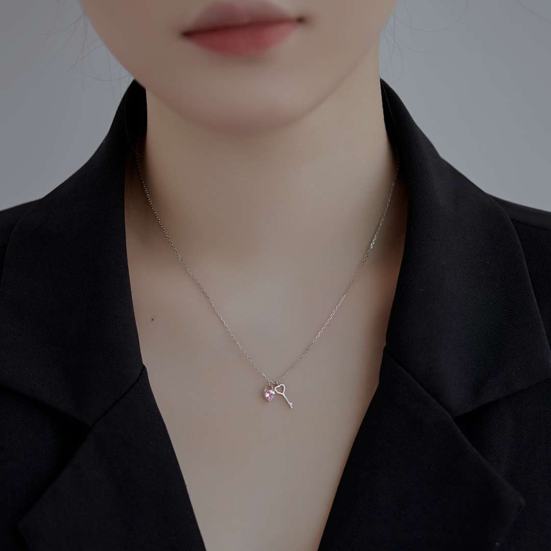 [Olivia Jewelry]Unique Heart Shape Key Pendent Necklace