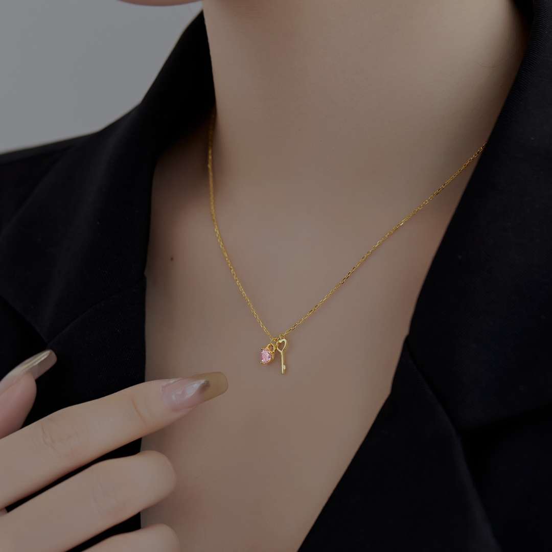 [Olivia Jewelry]Unique Heart Shape Key Pendent Necklace