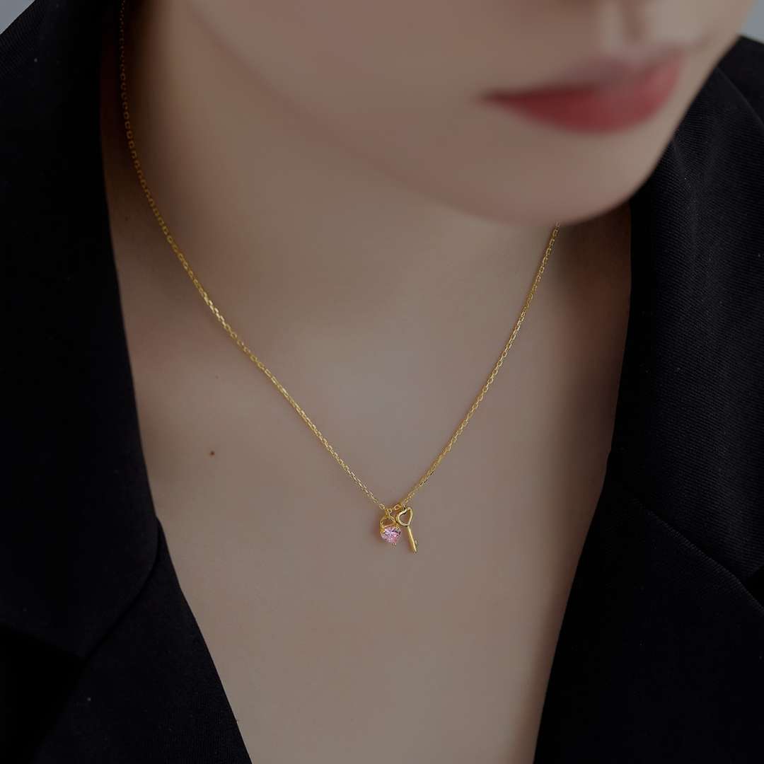 [Olivia Jewelry]Unique Heart Shape Key Pendent Necklace