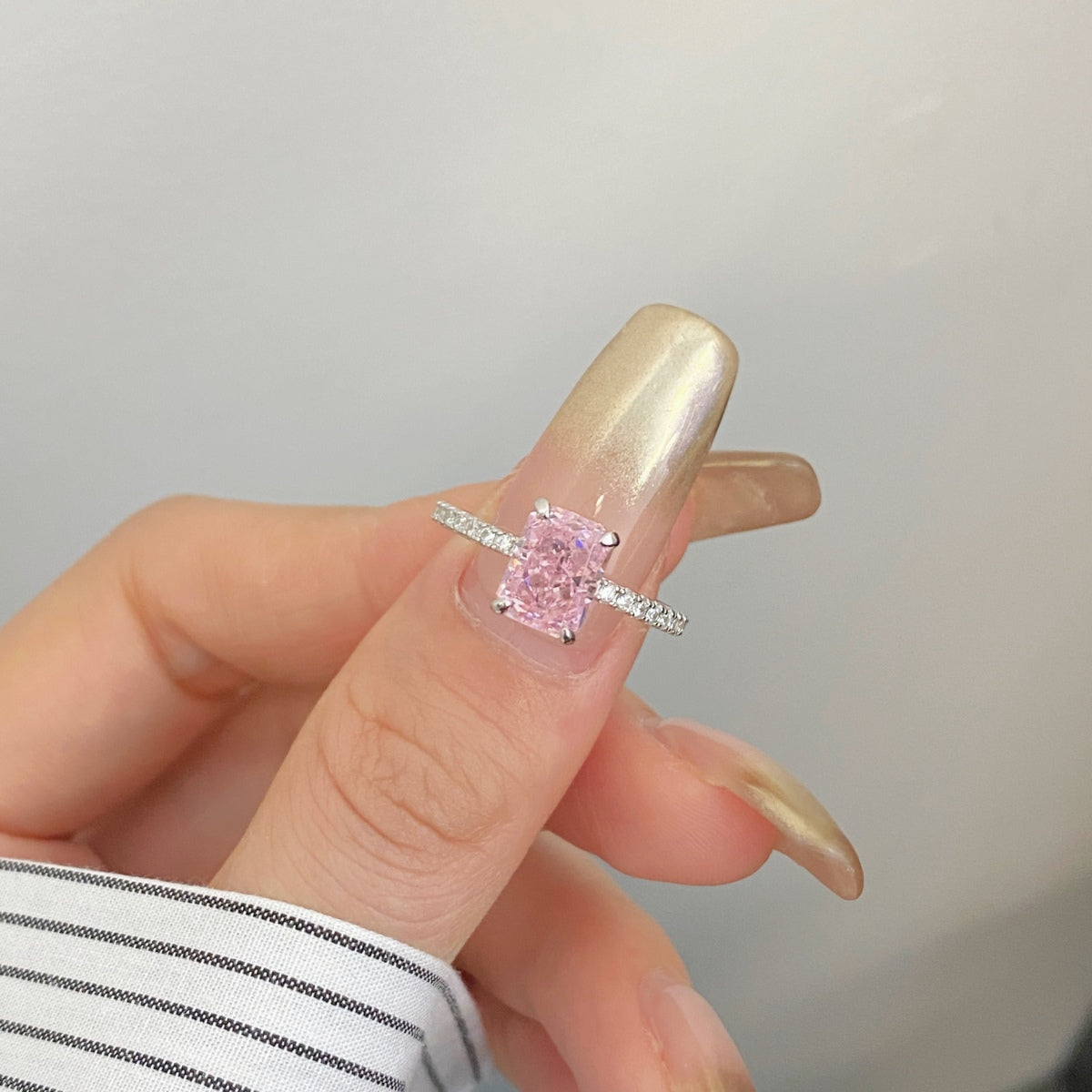 [Olivia Jewelry]2.0 Carat Dazzling Sparkling Radiant Cut Party Ring