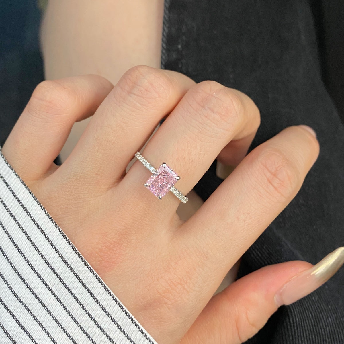 [Olivia Jewelry]2.0 Carat Dazzling Sparkling Radiant Cut Party Ring