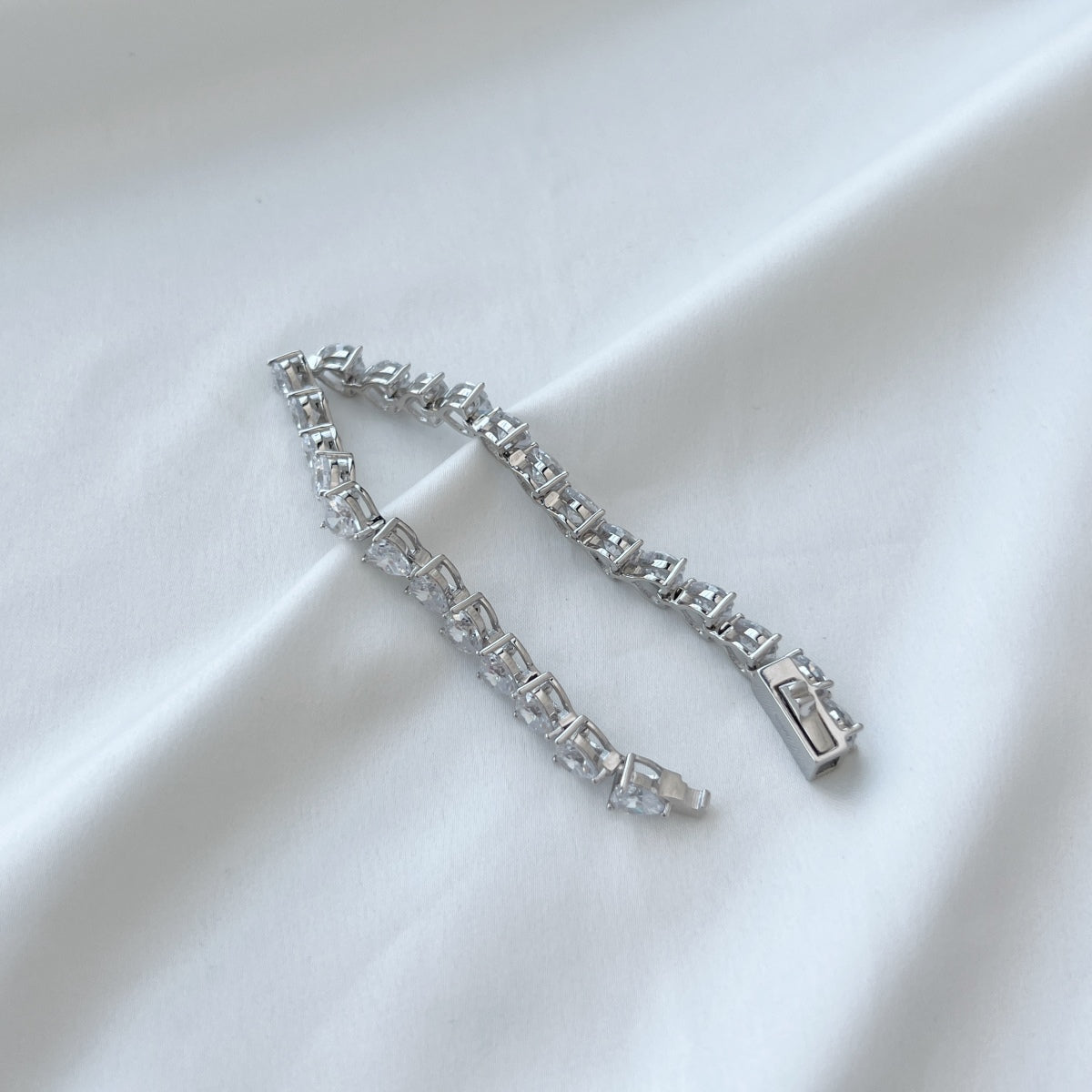 [Olivia Jewelry]0.75 Carat Elegant Romantic Heart Shape Lover Bracelet
