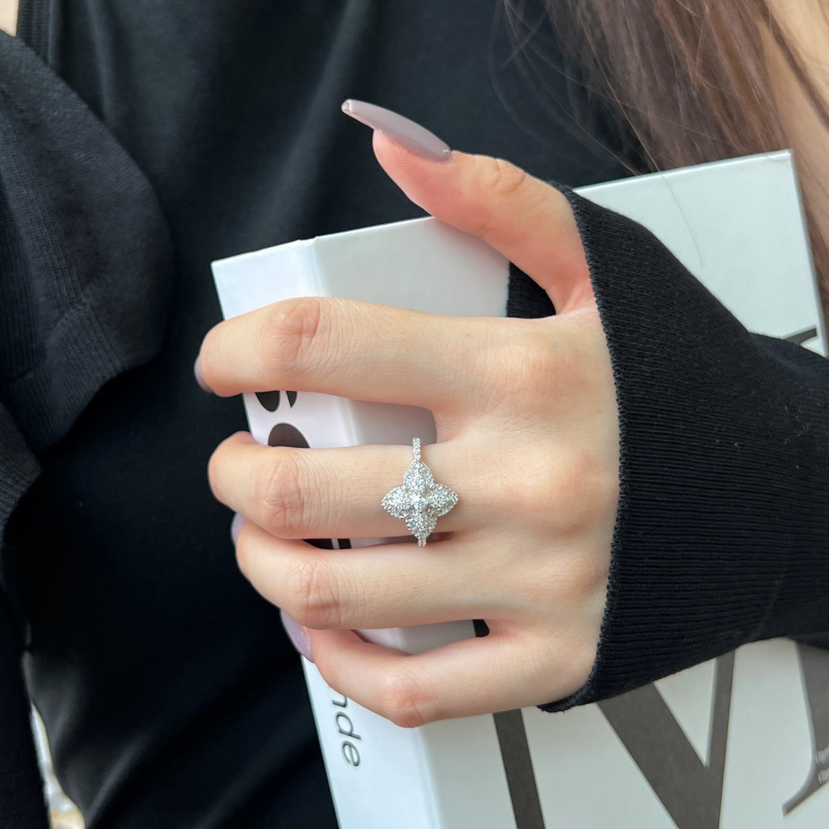 [Olivia Jewelry]Luxurious Colorful Flower Shape Banquet Ring