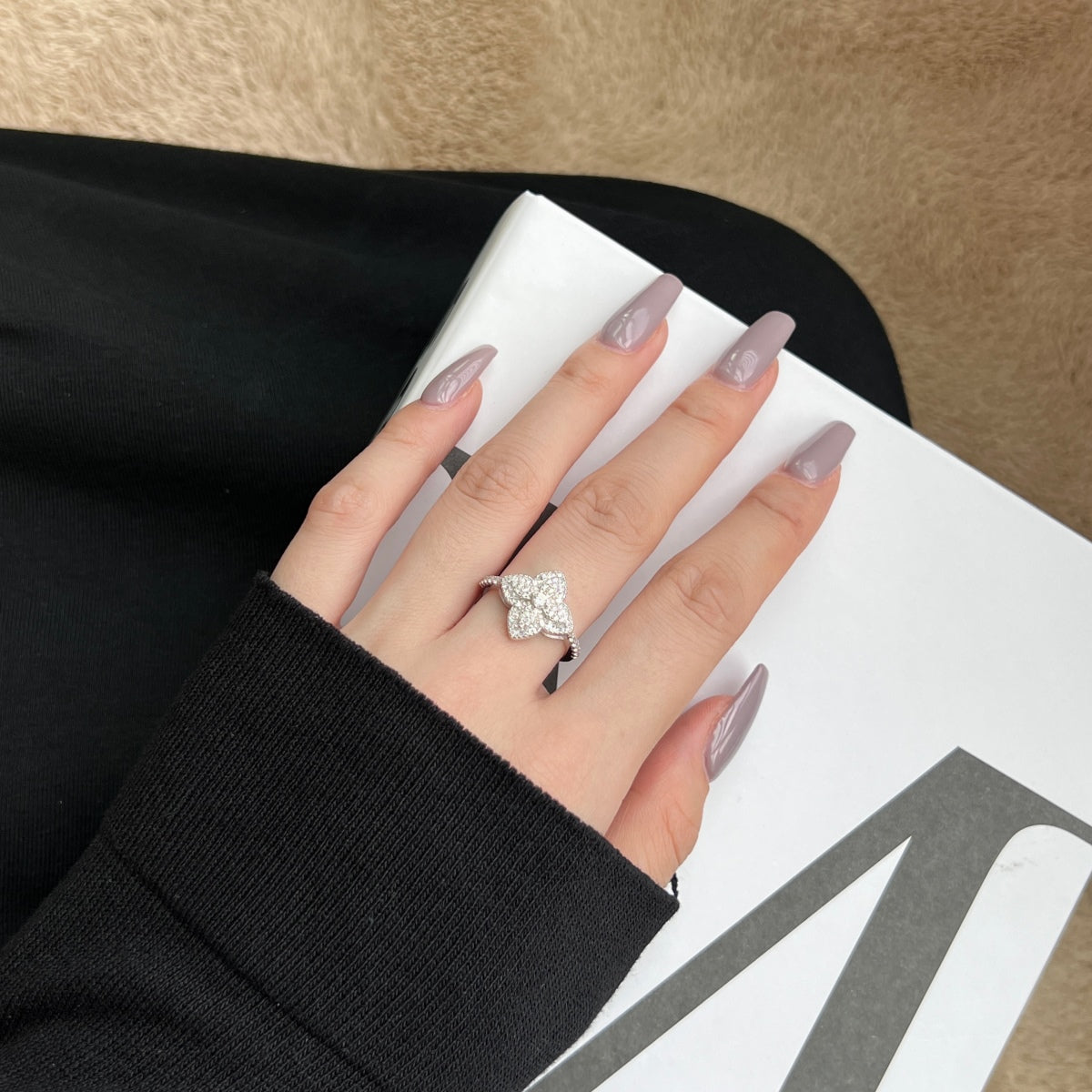 [Olivia Jewelry]Luxurious Colorful Flower Shape Banquet Ring