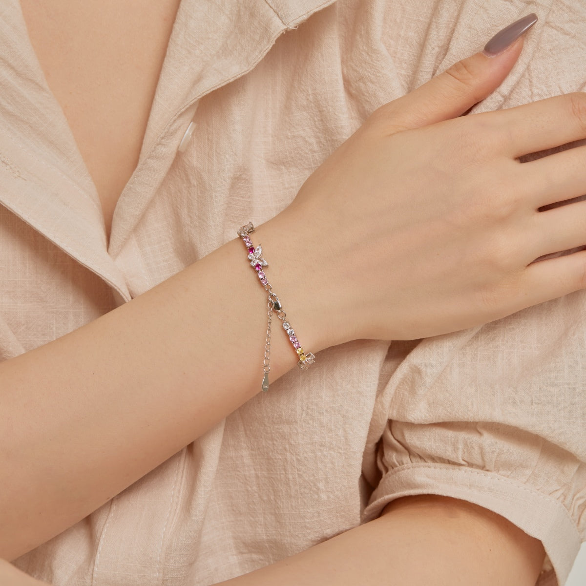 [Olivia Jewelry]Ornate Colorful Butterfly Shape Round Cut Daily Bracelet