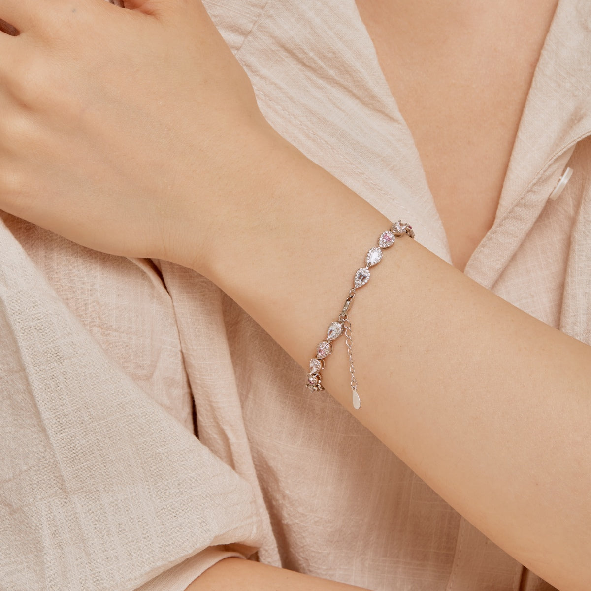 [Olivia Jewelry]0.25 Carat Radiant Water Drop Shape Daily Bracelet