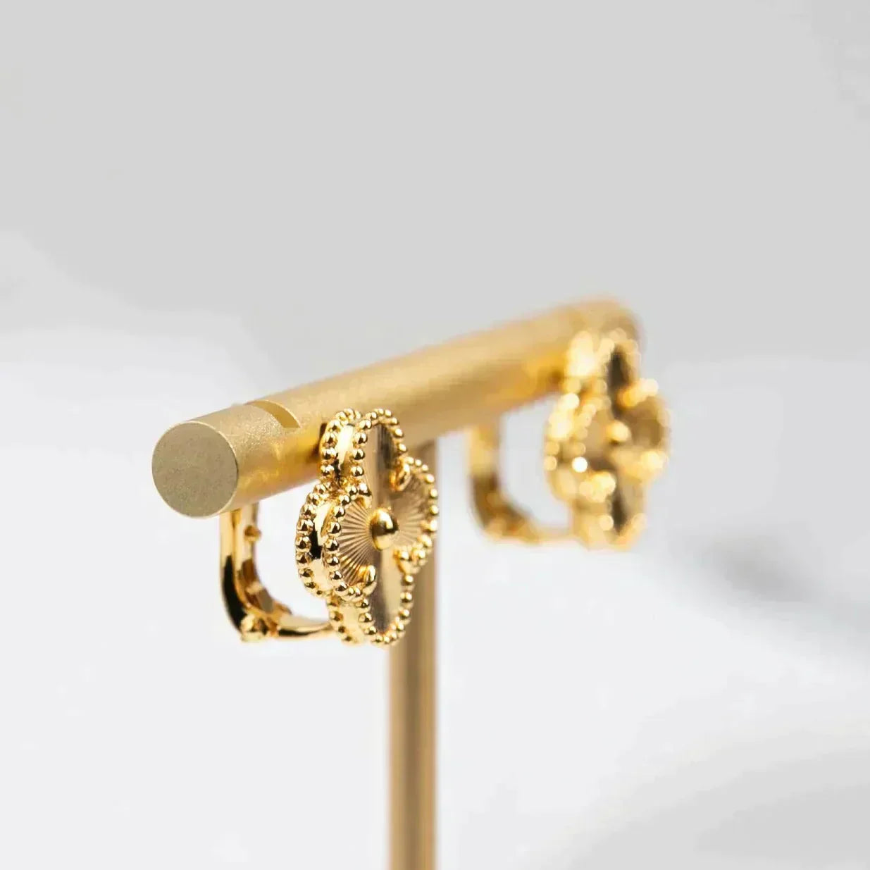 [Olivia Jewelry]CLOVER MEDIUM 1 MOTIFS LASER EARRINGS