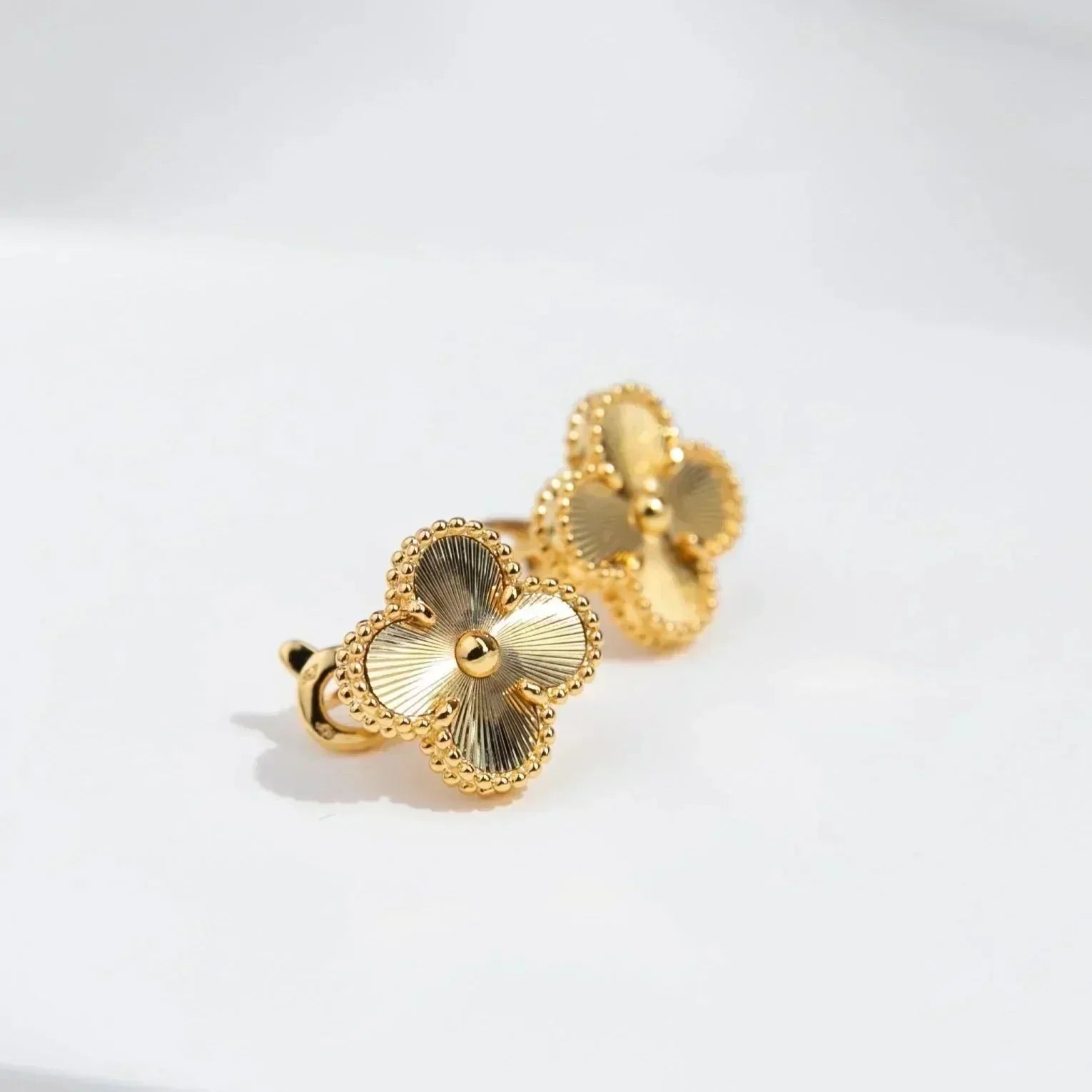 [Olivia Jewelry]CLOVER MEDIUM 1 MOTIFS LASER EARRINGS