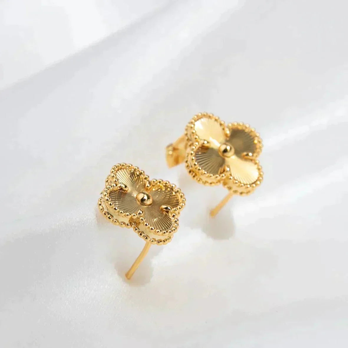 [Olivia Jewelry]CLOVER MEDIUM 1 MOTIFS LASER EARRINGS