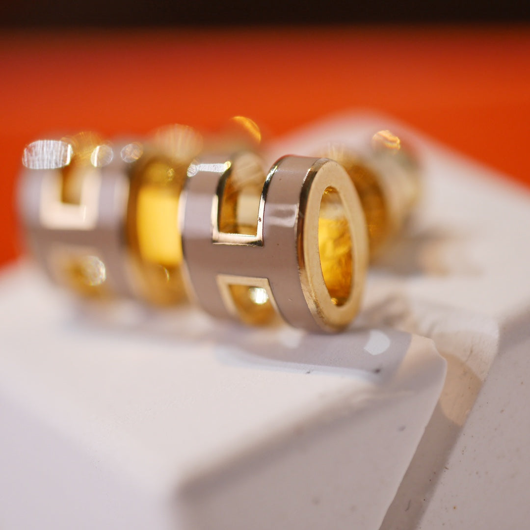 [Olivia Jewelry]MINI POP H GOLD EARRINGS GREY