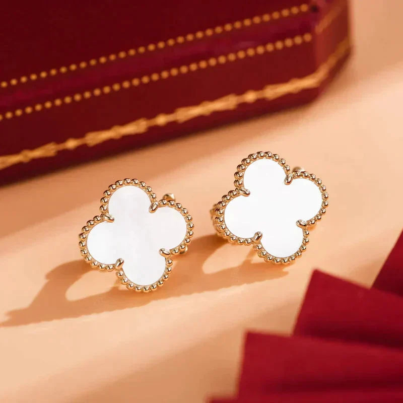 [Olivia Jewelry]CLOVER MEDIUM 1 MOTIFS  WHITE MOP STUD EARRINGS