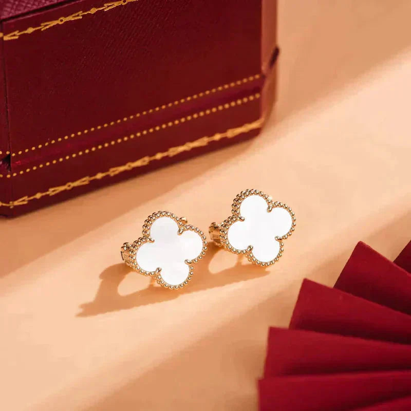 [Olivia Jewelry]CLOVER MEDIUM 1 MOTIFS  WHITE MOP STUD EARRINGS