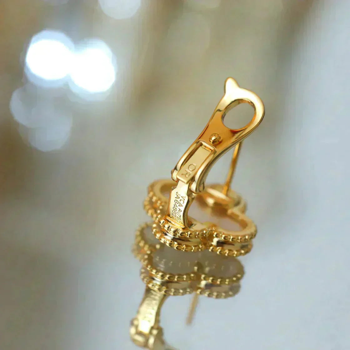 [Olivia Jewelry]CLOVER MEDIUM 1 MOTIFS  WHITE MOP STUD EARRINGS