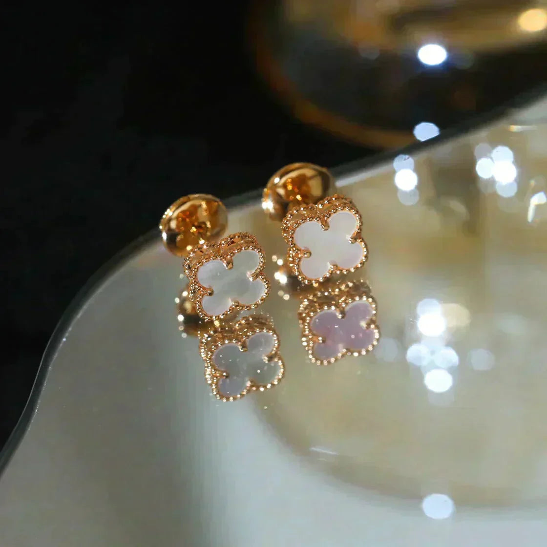 [Olivia Jewelry]CLOVER MINI 9.5MM WHITE MOP EARRINGS