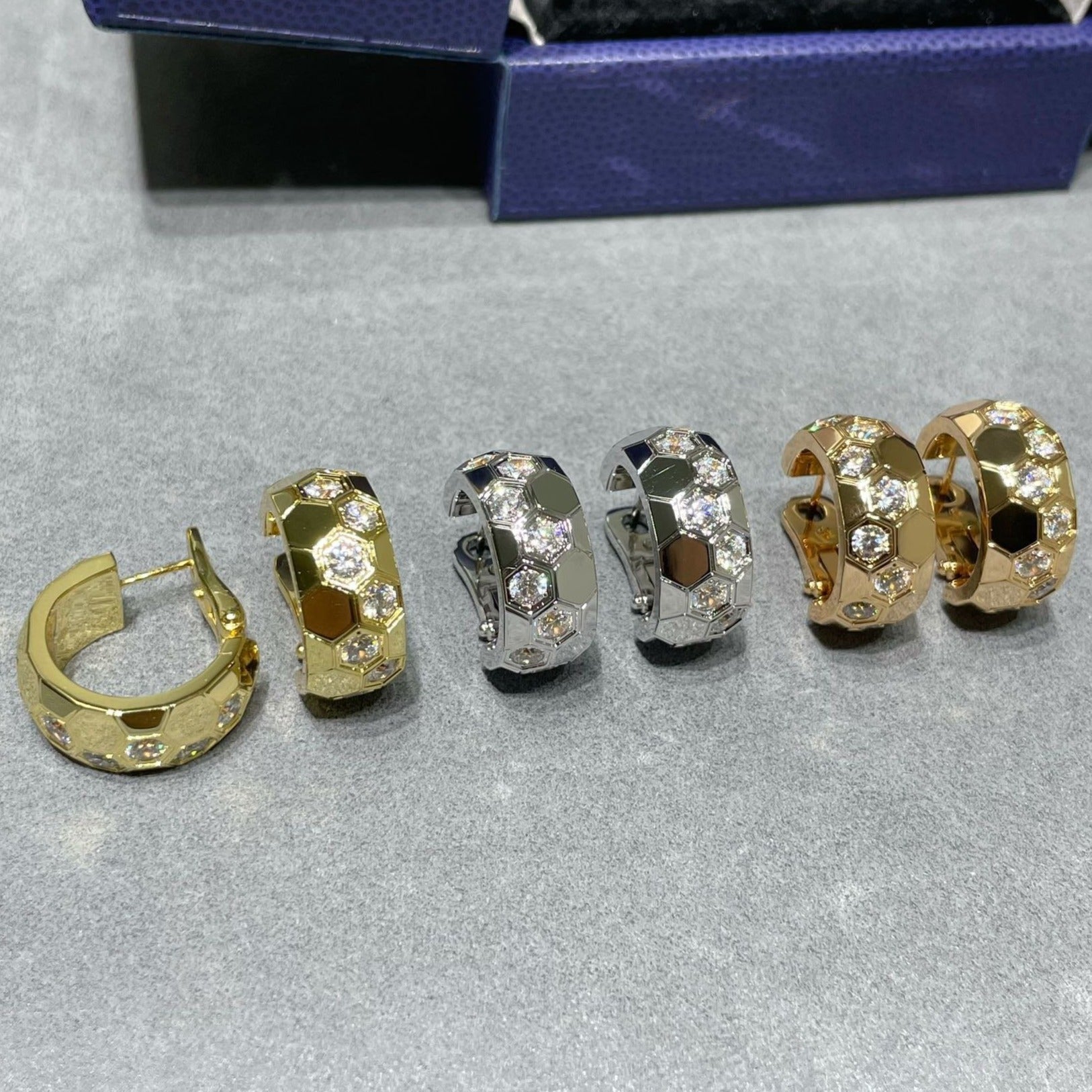 [Olivia Jewelry]BEE LOVE DIAMOND HOOP EARRINGS