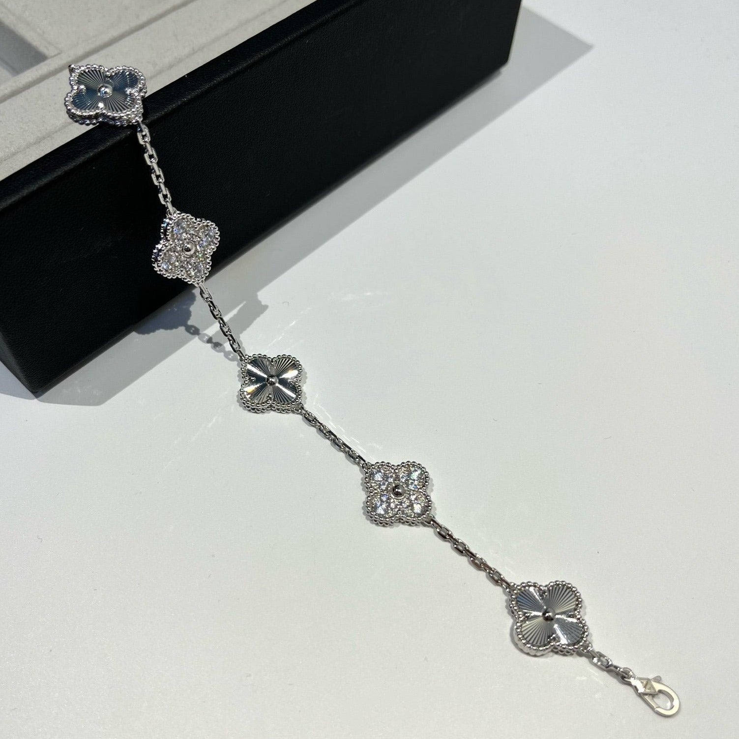 [Olivia JW]CLOVER 5 MOTIF SILVER DIAMOND BRACELET