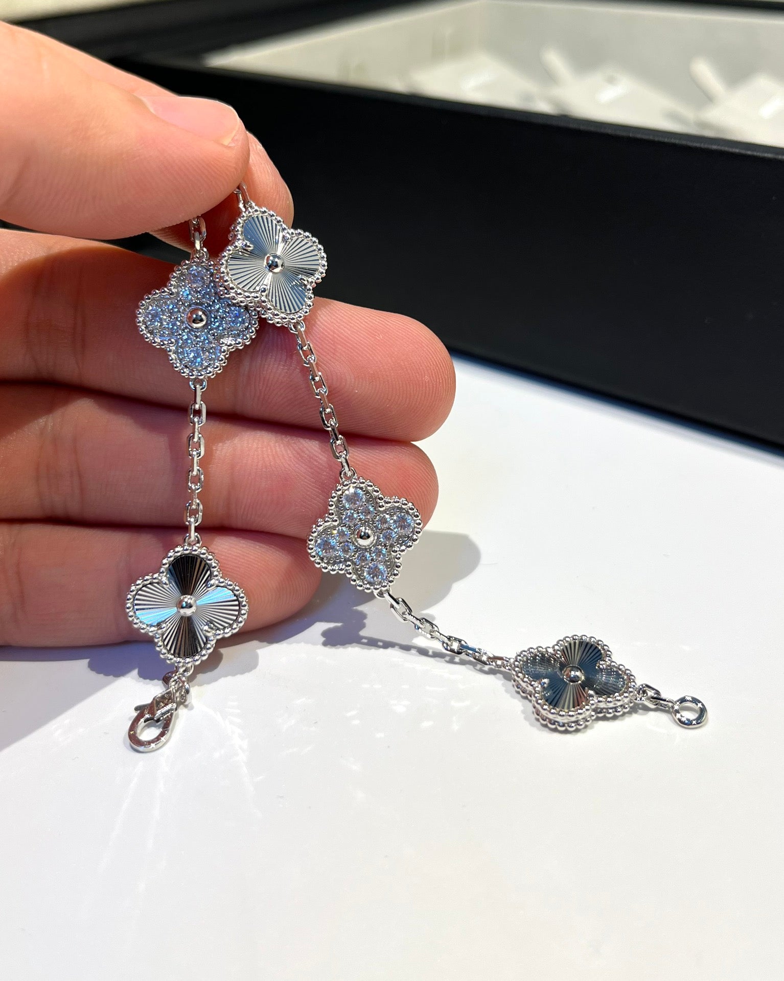 [Olivia JW]CLOVER 5 MOTIF SILVER DIAMOND BRACELET