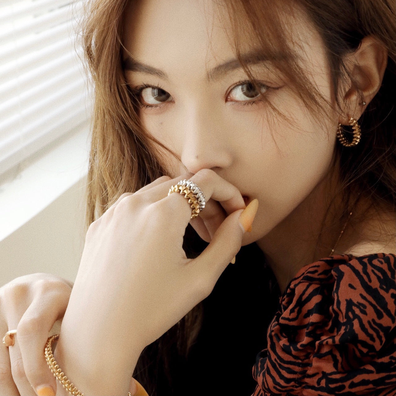 [Olivia Jewelry]CLASH SMALL HOOP EARRINGS