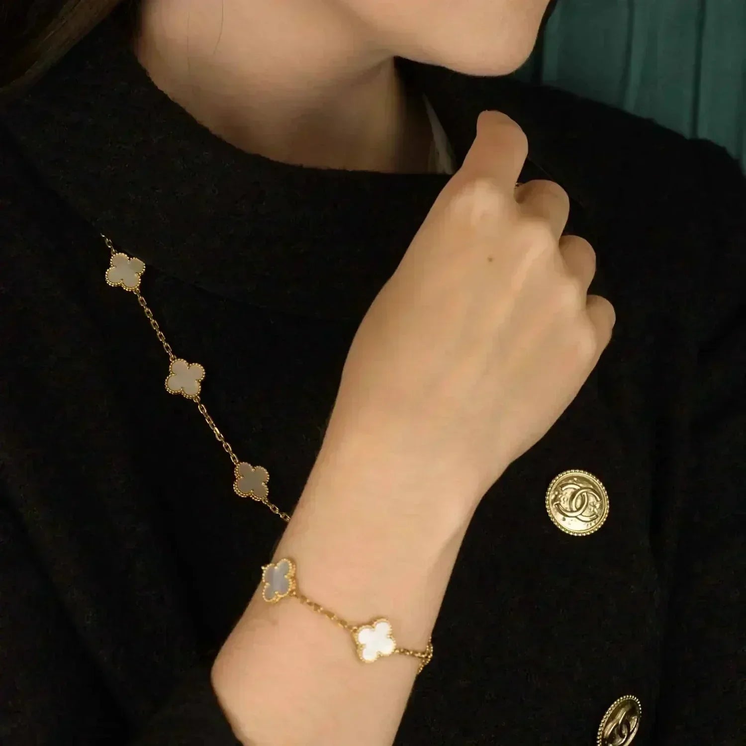 [Olivia JW]CLOVER  5 MOTIF WHITE MOP BRACELET